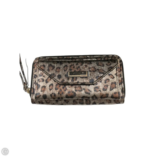 Wristlet By Tahari, Size: Medium