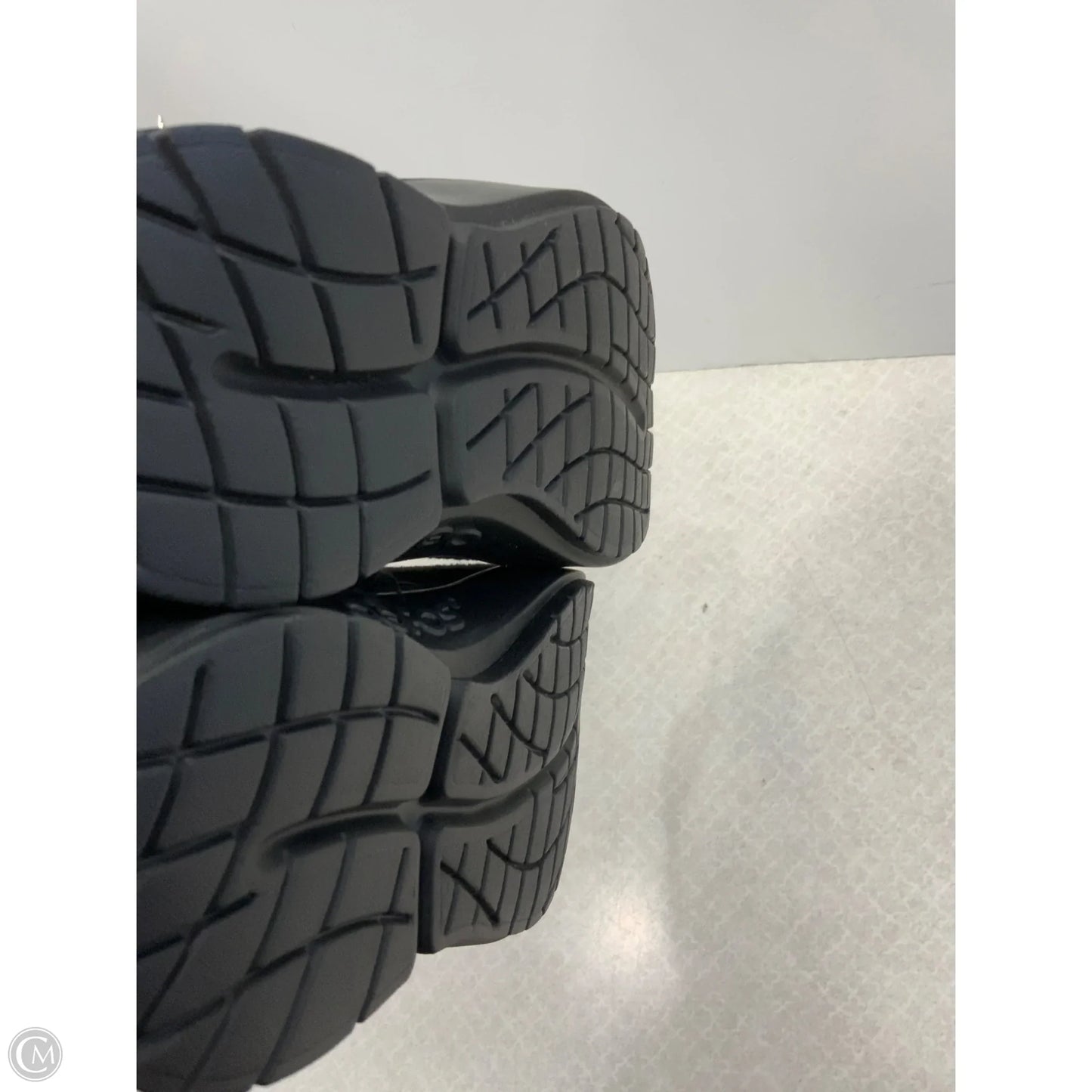 Shoes Flats By Oofos In Black, Size: 5