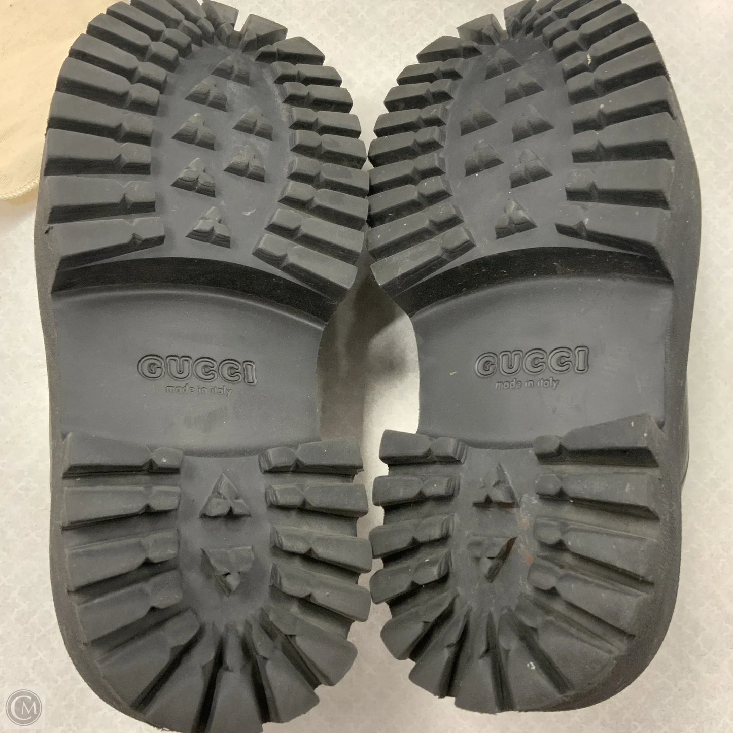 Shoes Luxury Designer By Gucci In Black, Size: 9