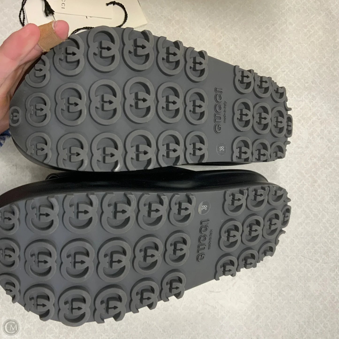 Sandals Luxury Designer By Gucci In Black, Size: 8