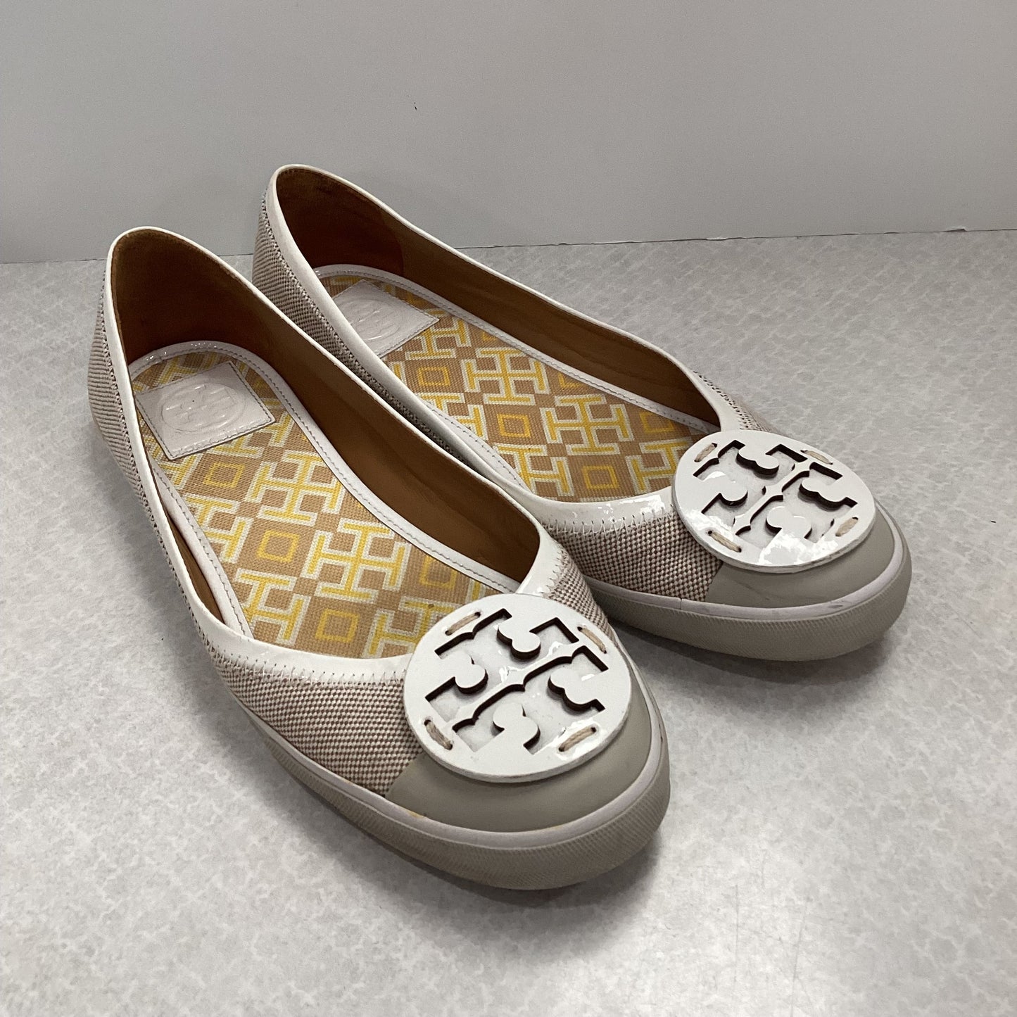 Shoes Flats By Tory Burch In Cream, Size: 9