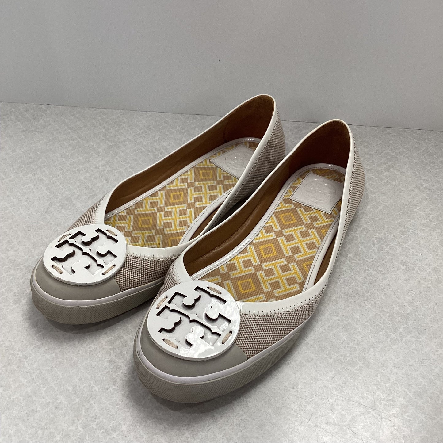 Shoes Flats By Tory Burch In Cream, Size: 9