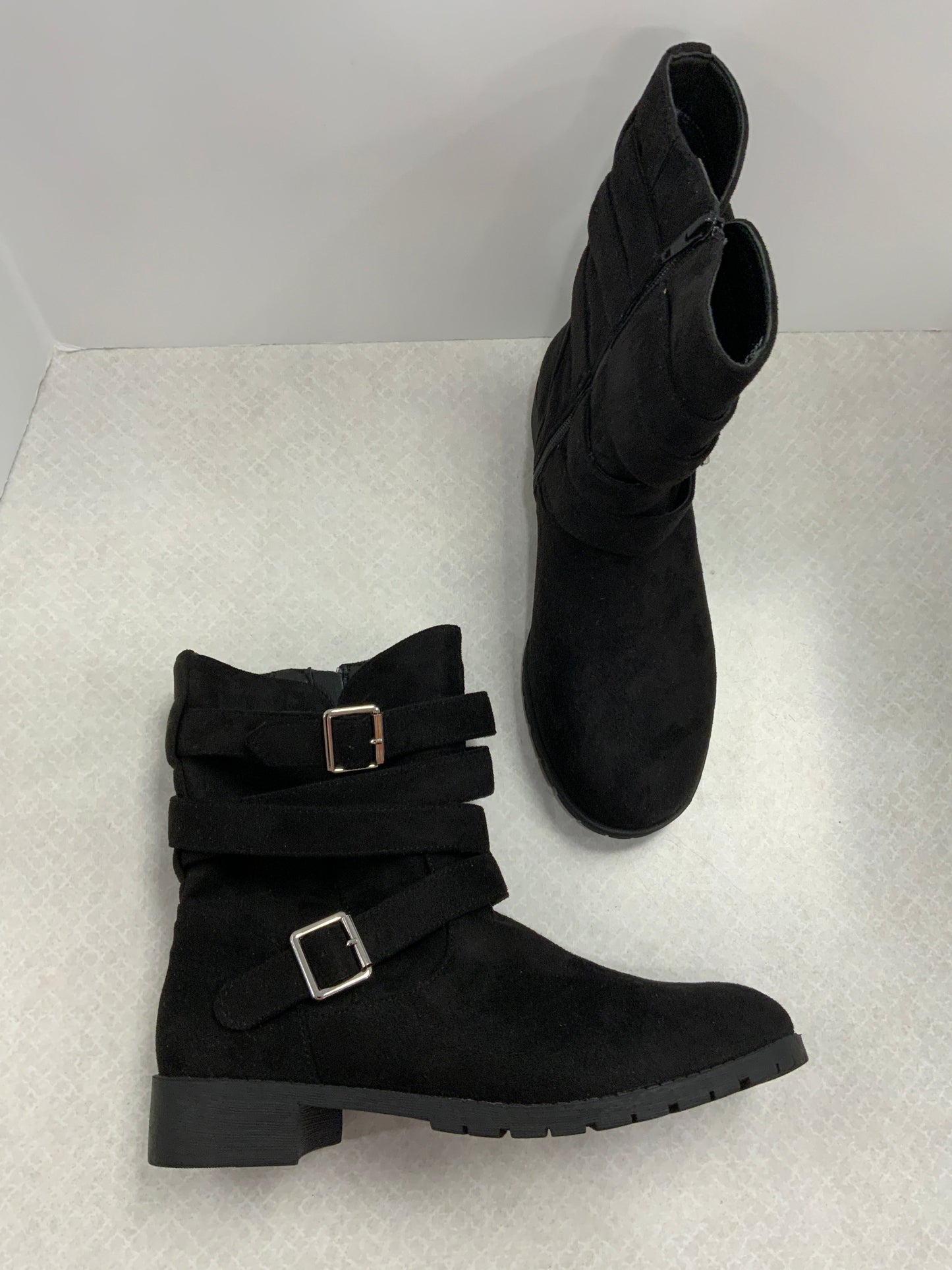 Boots Ankle Flats By Comfortview In Black, Size: 11