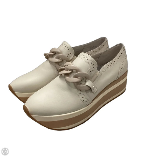Shoes Flats By Dolce Vita In Cream, Size: 6.5