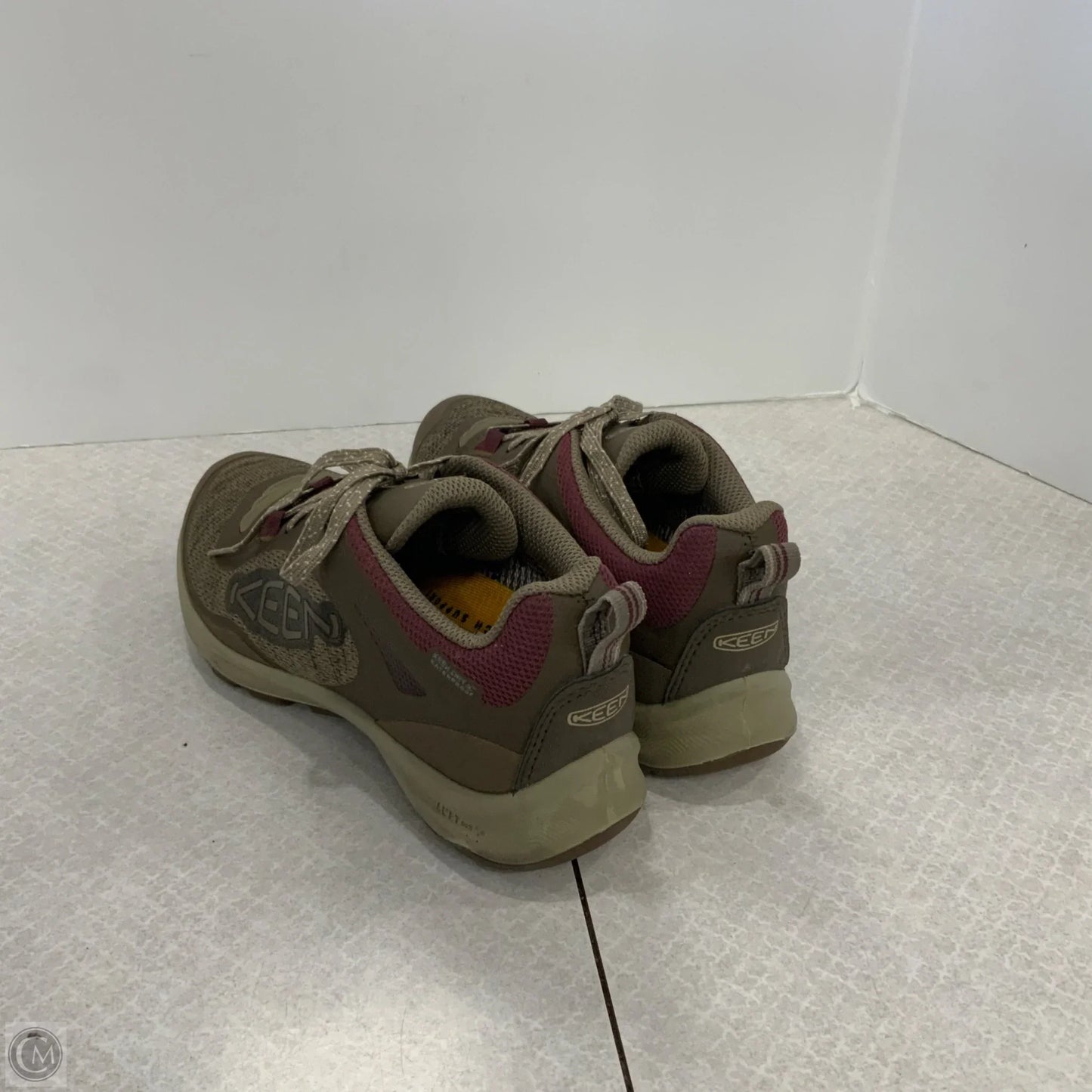 Shoes Sneakers By Keen In Brown, Size: 6