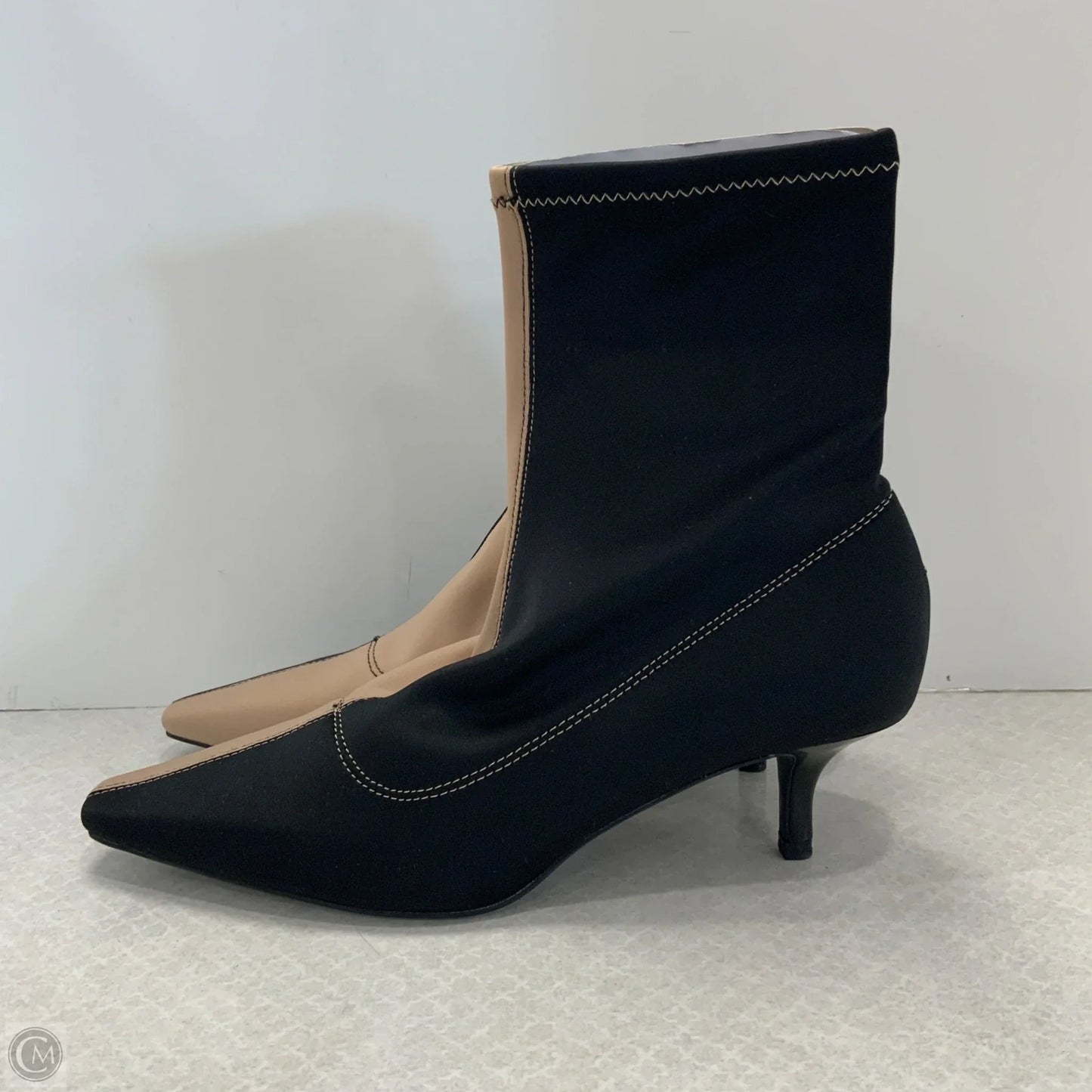 Boots Ankle Heels By Zara In Black & Tan, Size: 6
