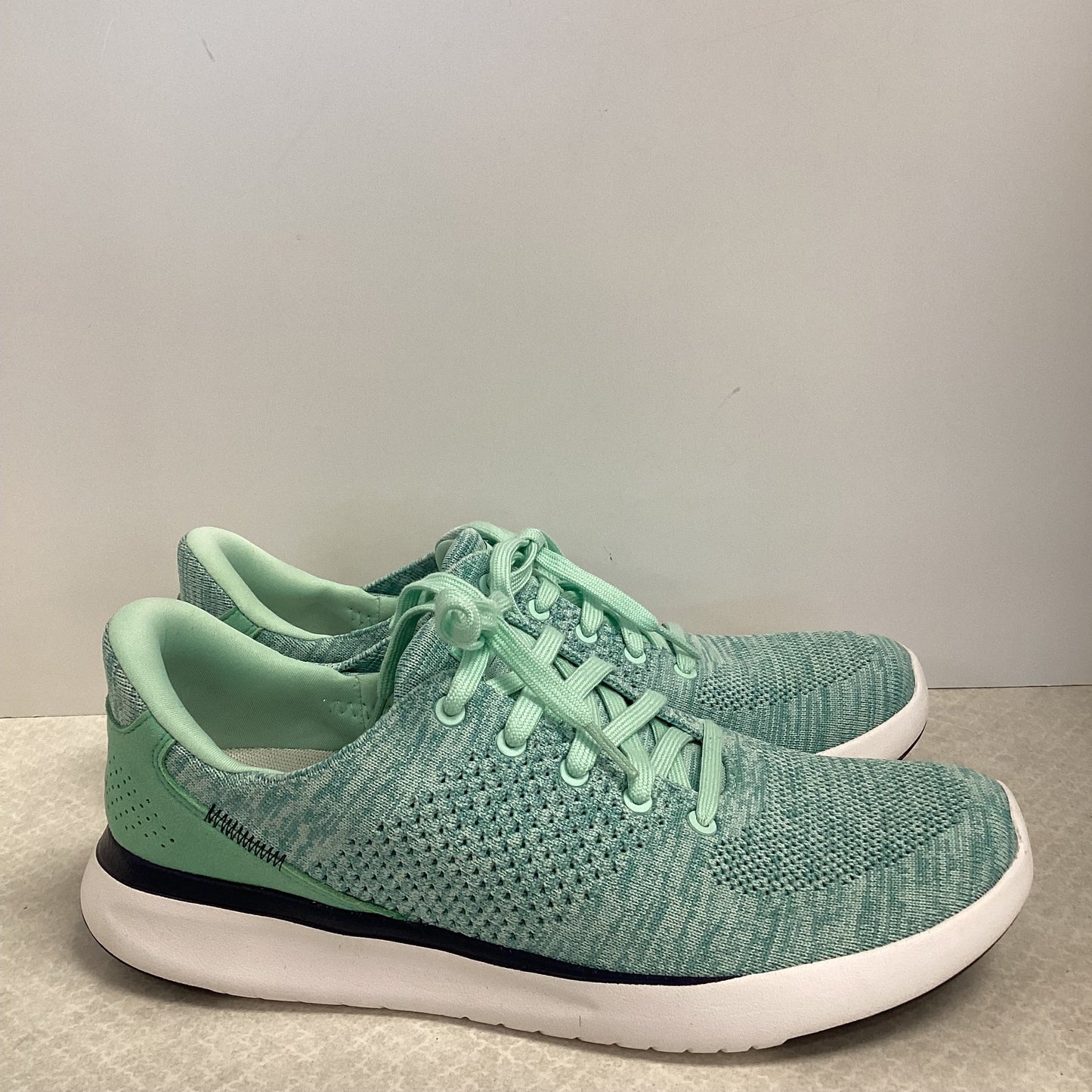 Green Shoes Athletic Kizik, Size 9.5