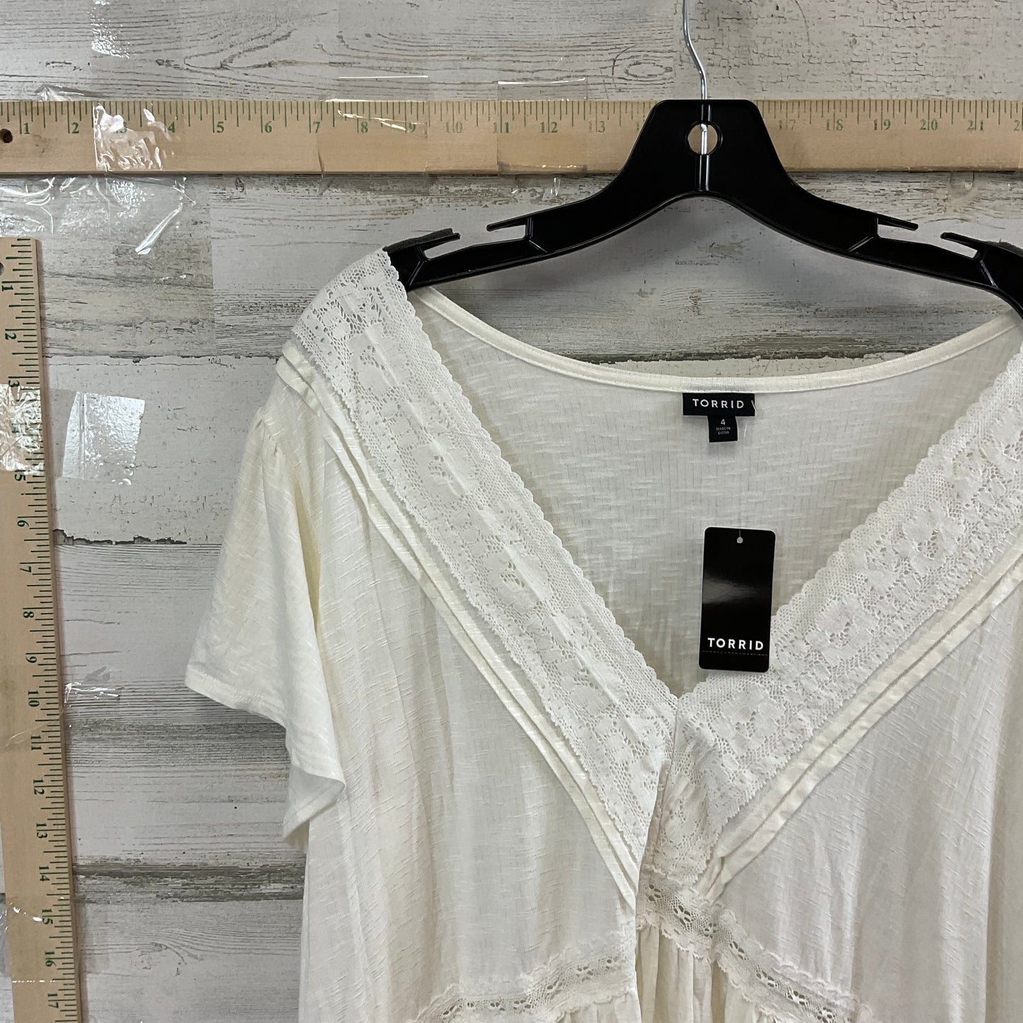 White Top Short Sleeve Basic Torrid, Size 4x