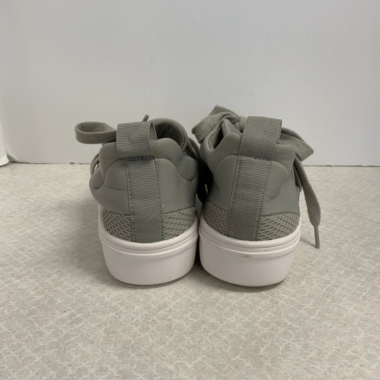 Shoes Athletic By Steve Madden In Grey, Size: 6.5