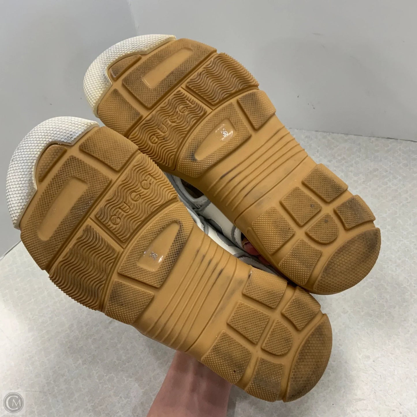 Shoes Luxury Designer By Gucci In White, Size: 6