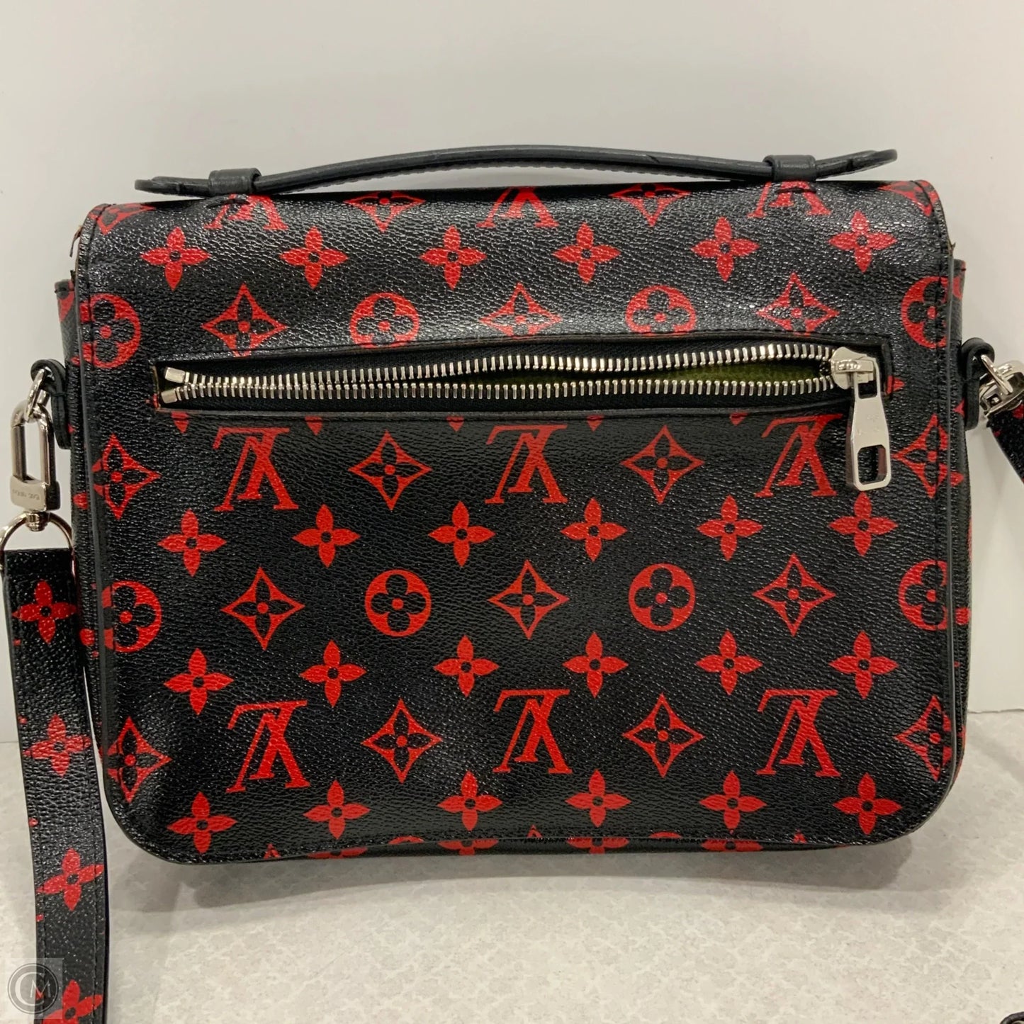 Handbag Luxury Designer By Louis Vuitton, Size: Medium