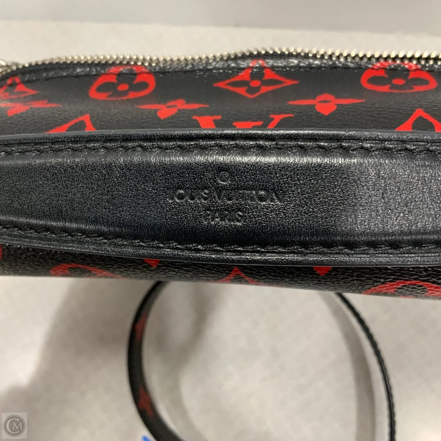 Handbag Luxury Designer By Louis Vuitton, Size: Medium