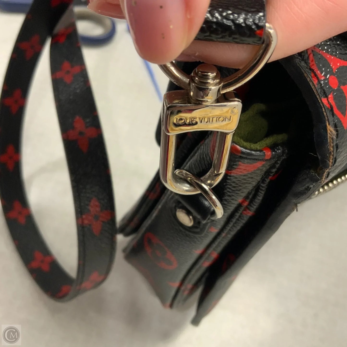 Handbag Luxury Designer By Louis Vuitton, Size: Medium