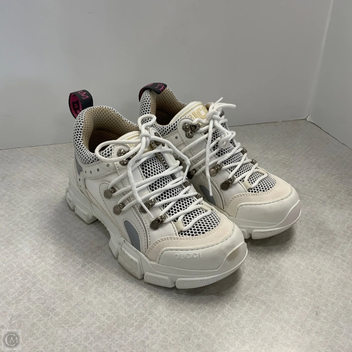 Shoes Luxury Designer By Gucci In White, Size: 5.5