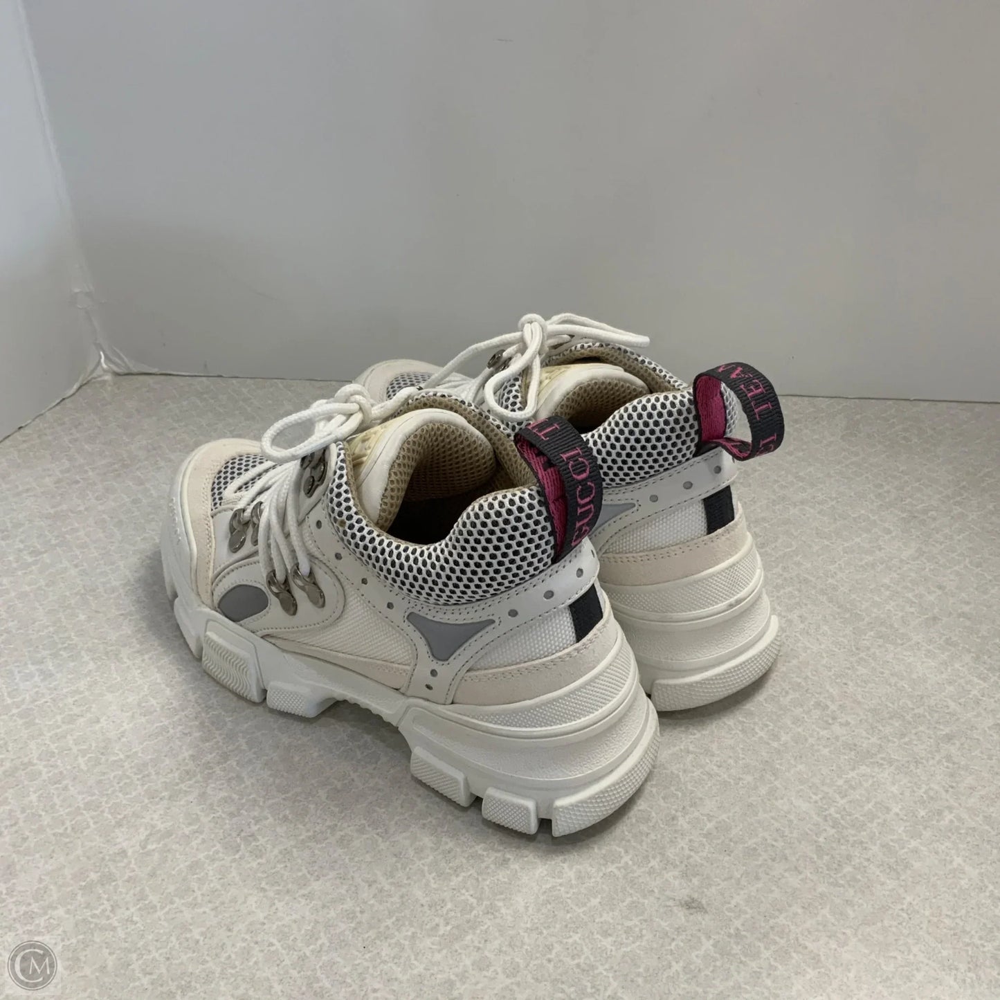 Shoes Luxury Designer By Gucci In White, Size: 5.5