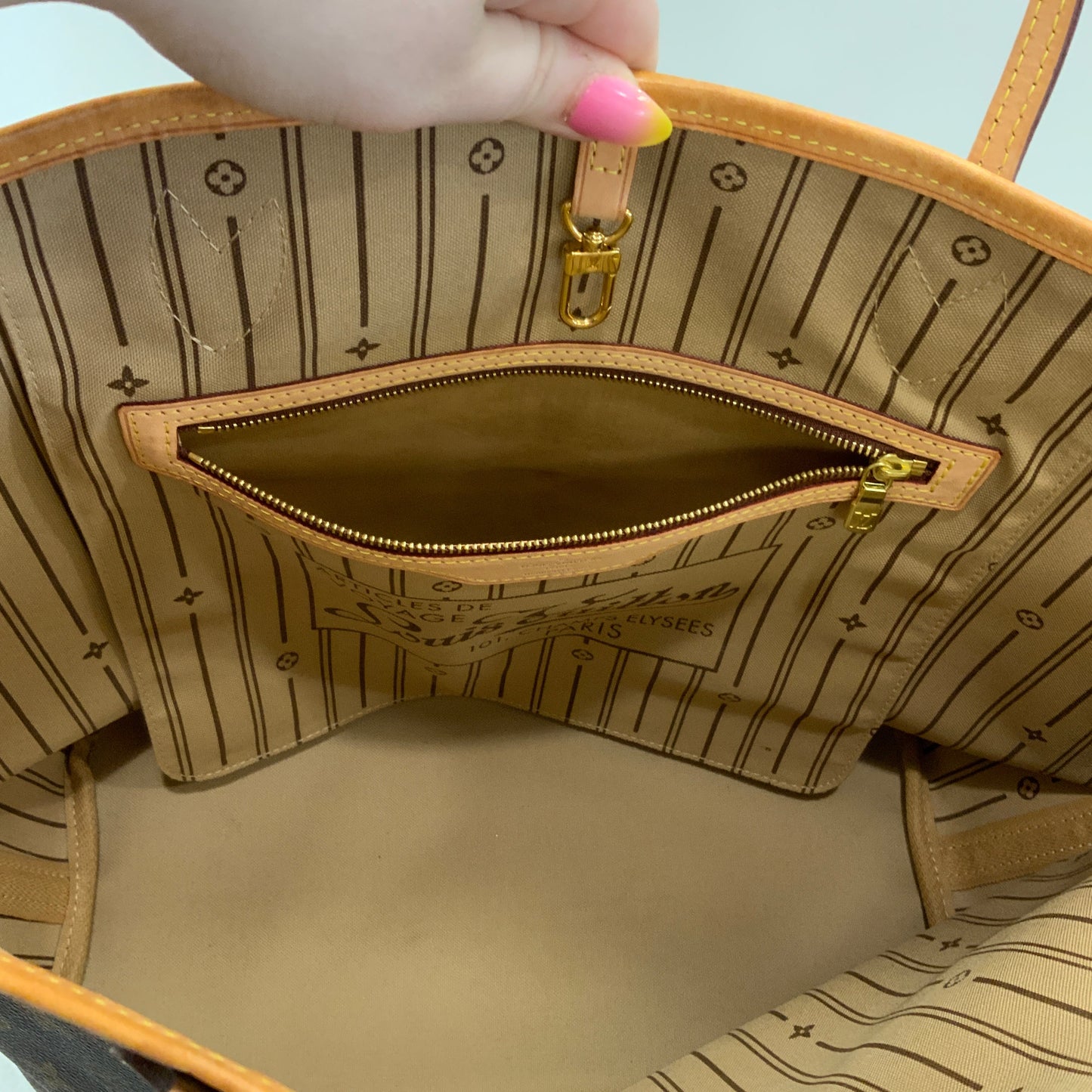 Brown Handbag Luxury Designer Louis Vuitton, Size Medium