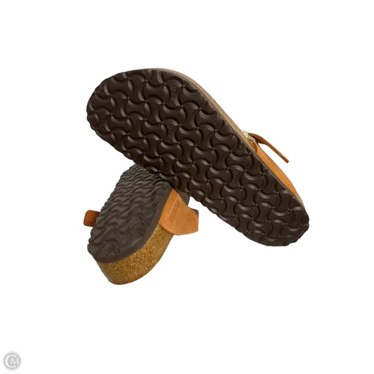 Sandals Flats By Birkenstock In Tan, Size: 8