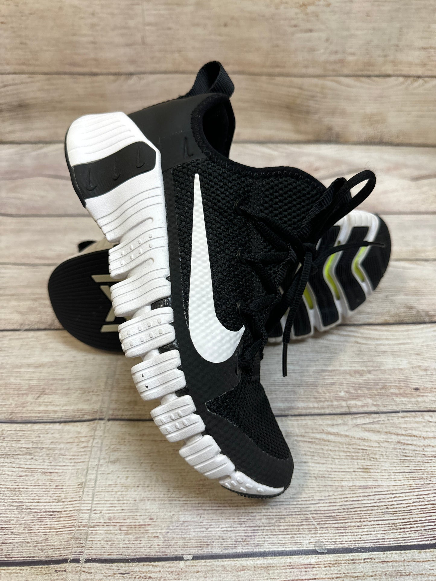 Shoes Athletic By Nike In Black & White, Size: 7