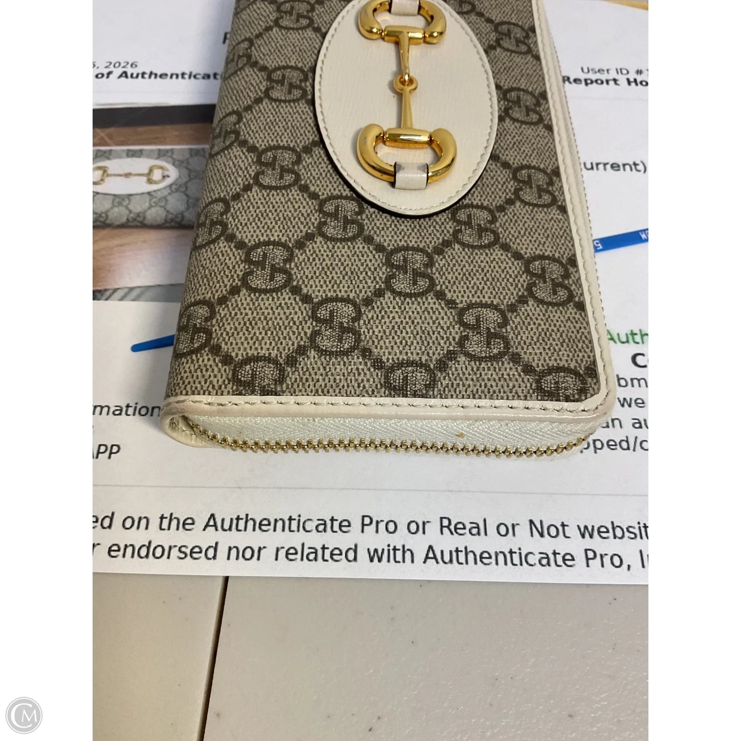 Wallet Luxury Designer By Gucci, Size: Medium