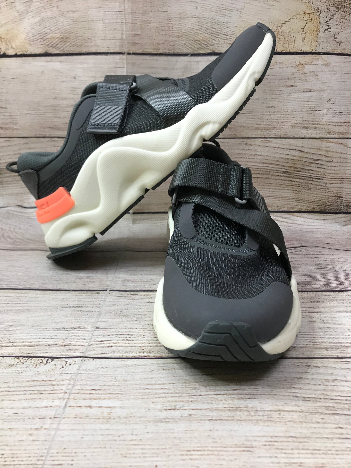Grey Shoes Athletic Sorel, Size 7.5