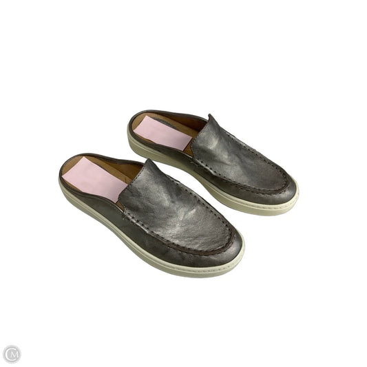 Shoes Flats By Sofft In Silver, Size: 6