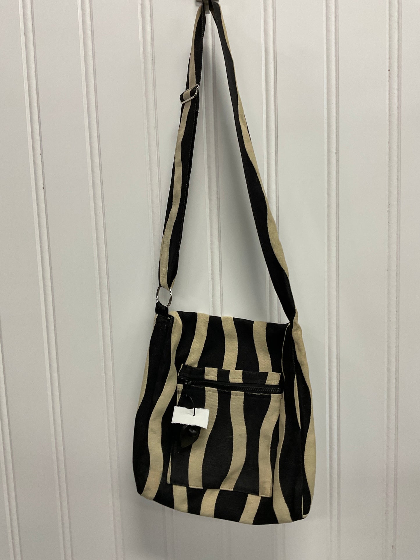 Crossbody By Clothes Mentor, Size: Medium