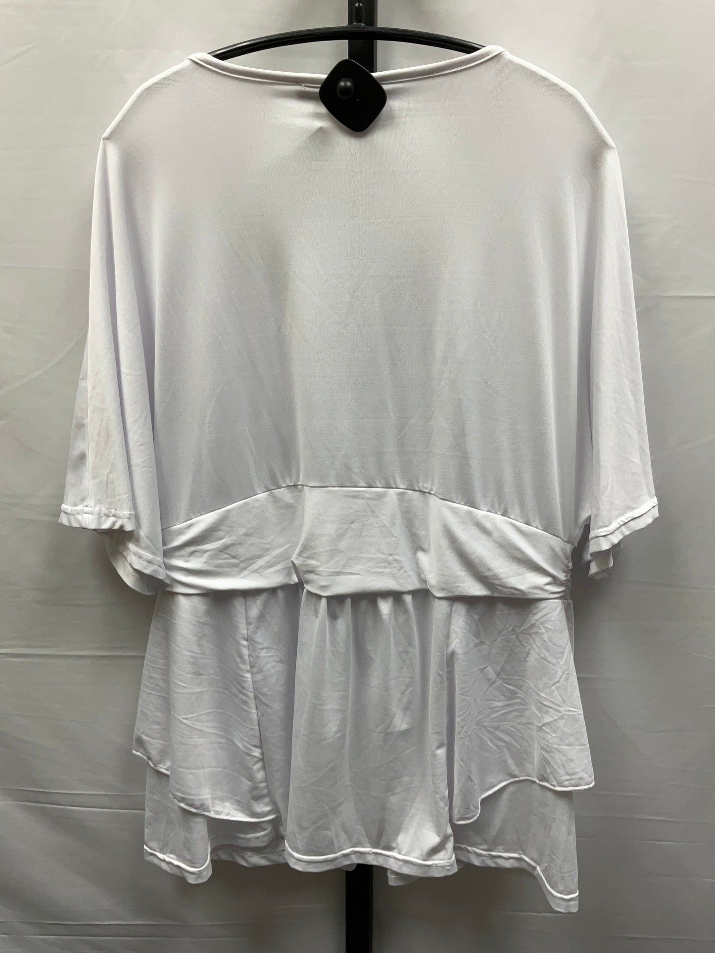 White Top Short Sleeve Clothes Mentor, Size 4x