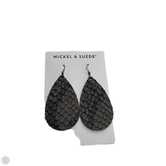Earrings Dangle/drop By Nickel & Suede, Size: 02 Piece Set