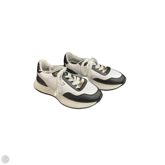 Shoes Sneakers By Guess In Black & White, Size: 8.5