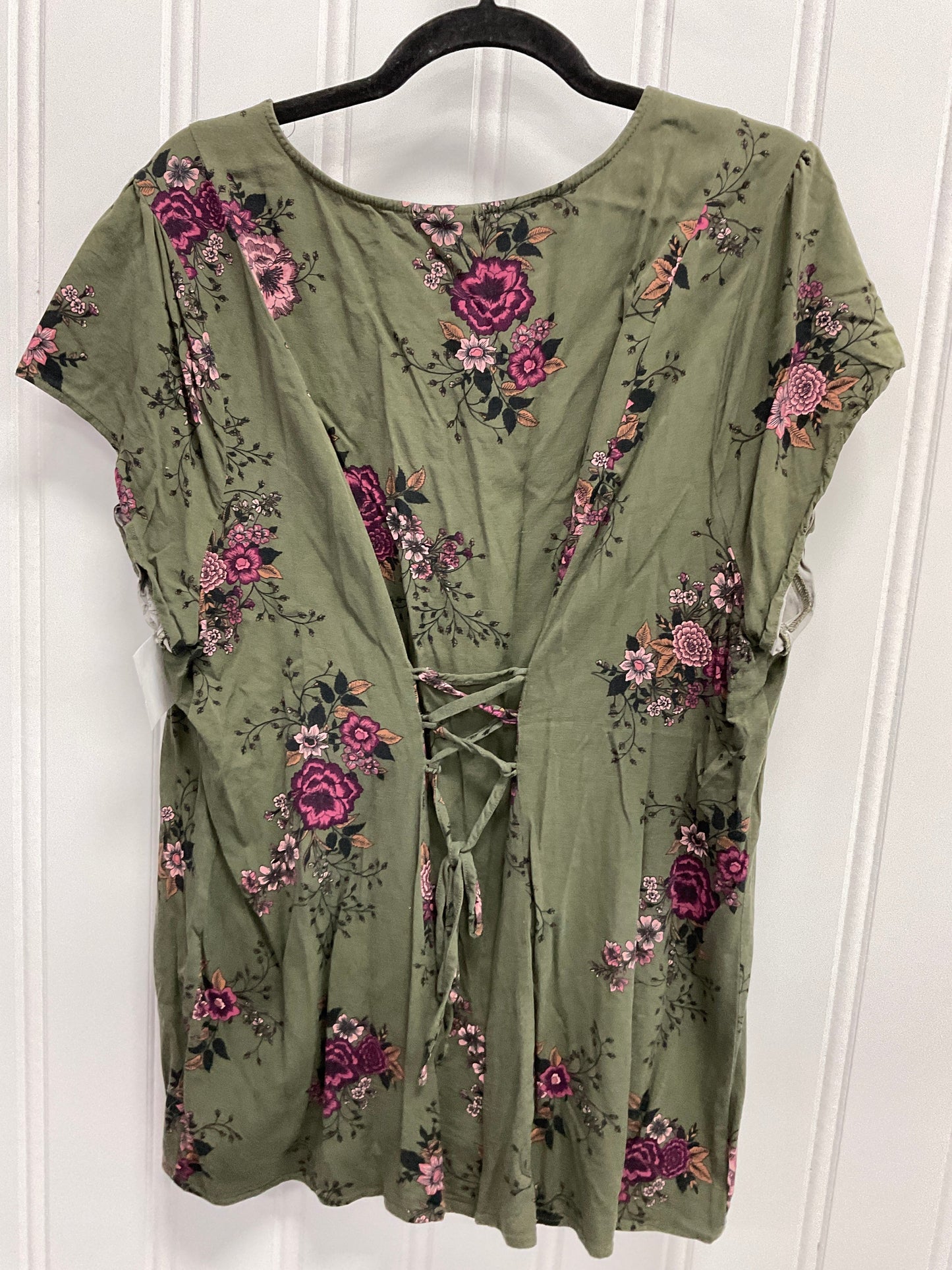 Top Short Sleeve By Torrid In Green, Size: 3x