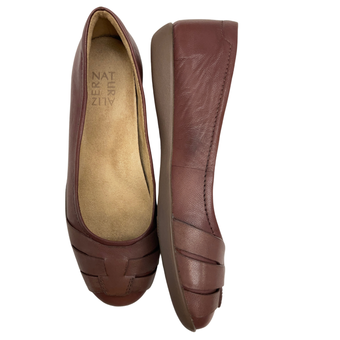 Shoes Flats By Naturalizer In Brown, Size: 7.5