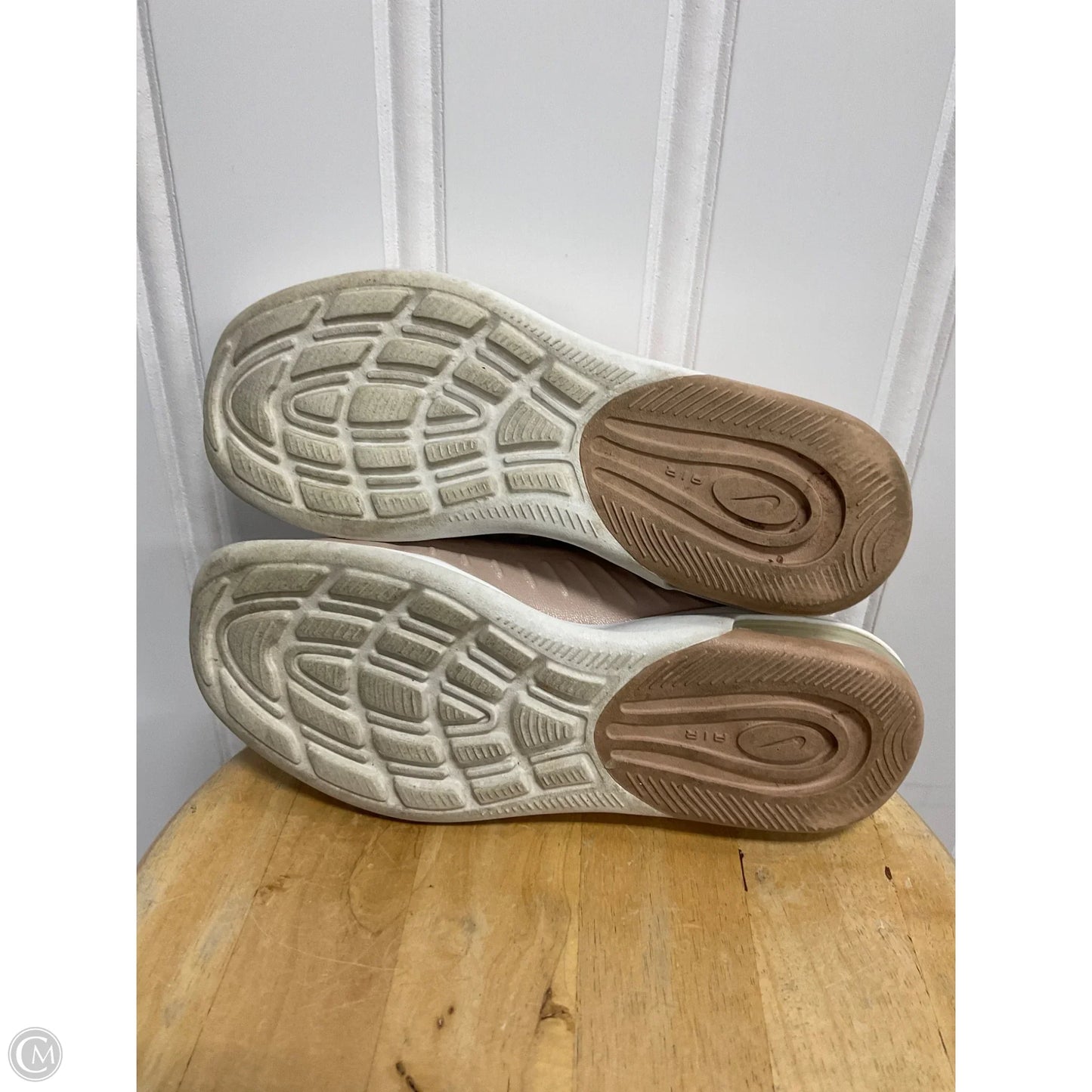 Shoes Athletic By Nike In Beige, Size: 6.5