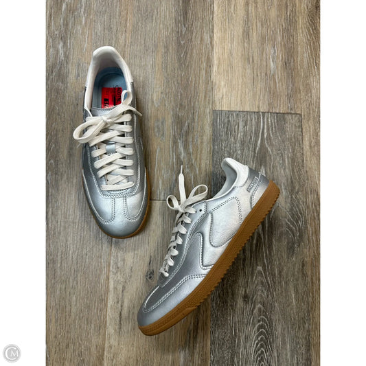Shoes Sneakers By Skechers In Silver, Size: 8.5