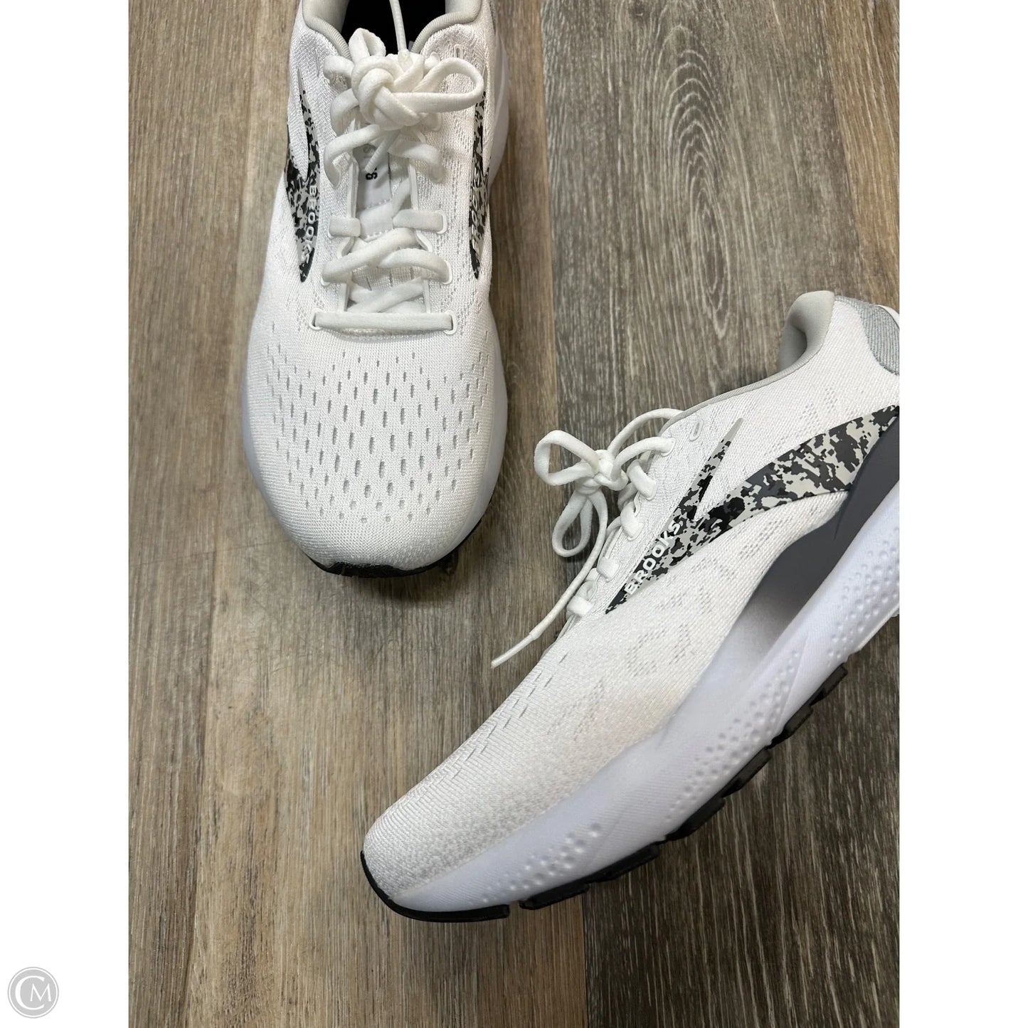 Shoes Athletic By Brooks In White, Size: 11