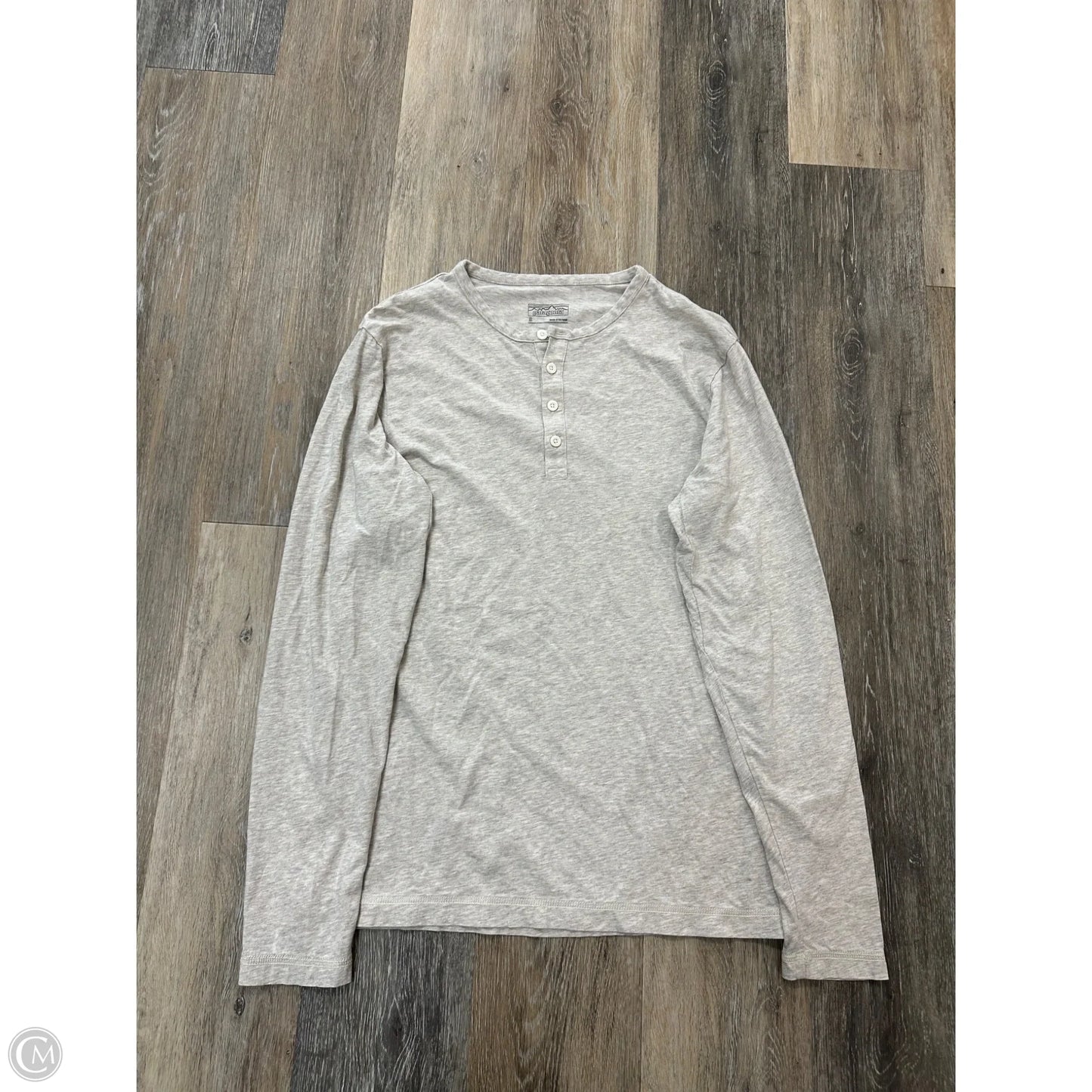 Top Long Sleeve By Patagonia In Tan, Size: S