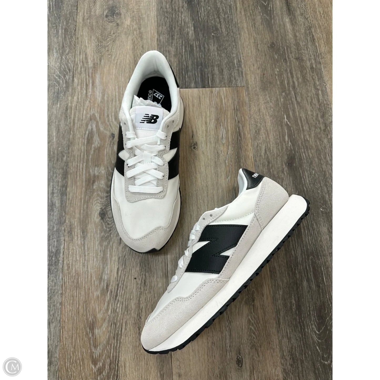 Shoes Athletic By New Balance In White, Size: 10
