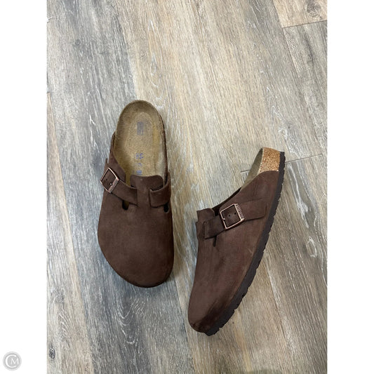 Shoes Flats By Birkenstock In Brown, Size: 13