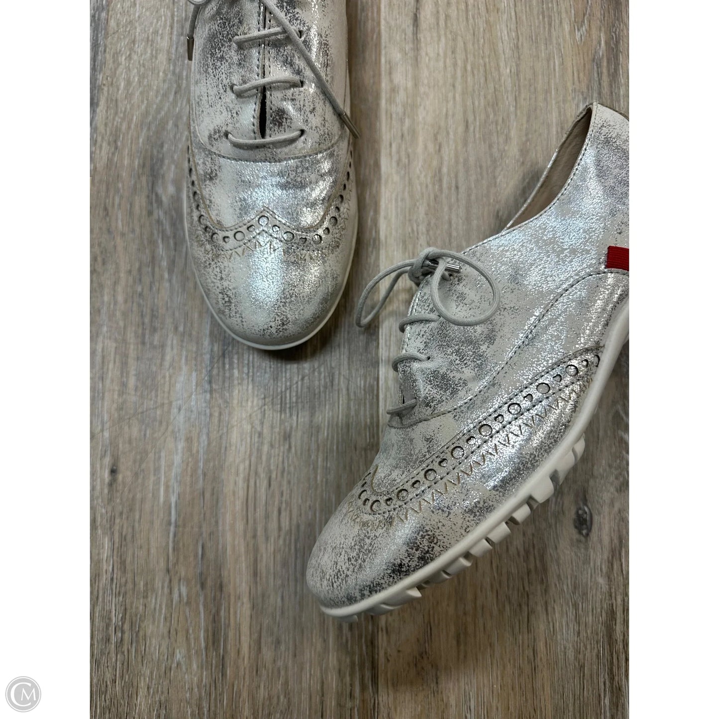 Shoes Sneakers By Marc Joseph In Silver, Size: 7.5