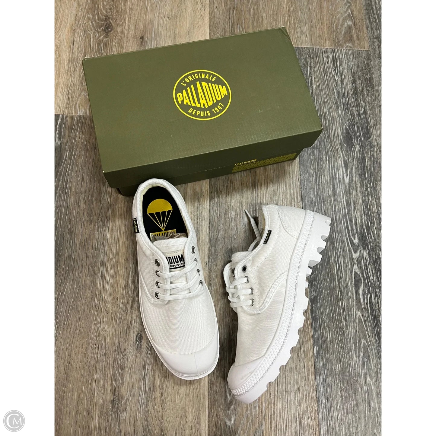 Shoes Sneakers By Palladium In White, Size: 9.5