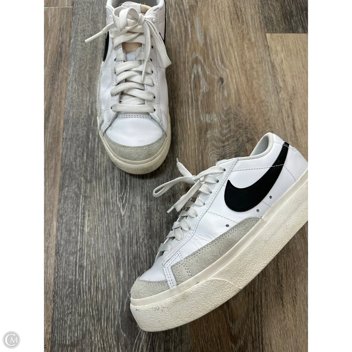 Shoes Sneakers By Nike In White, Size: 6.5