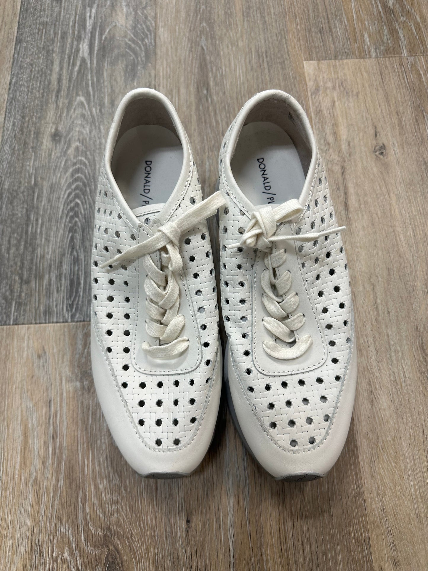 White Shoes Athletic Donald Pliner, Size 9