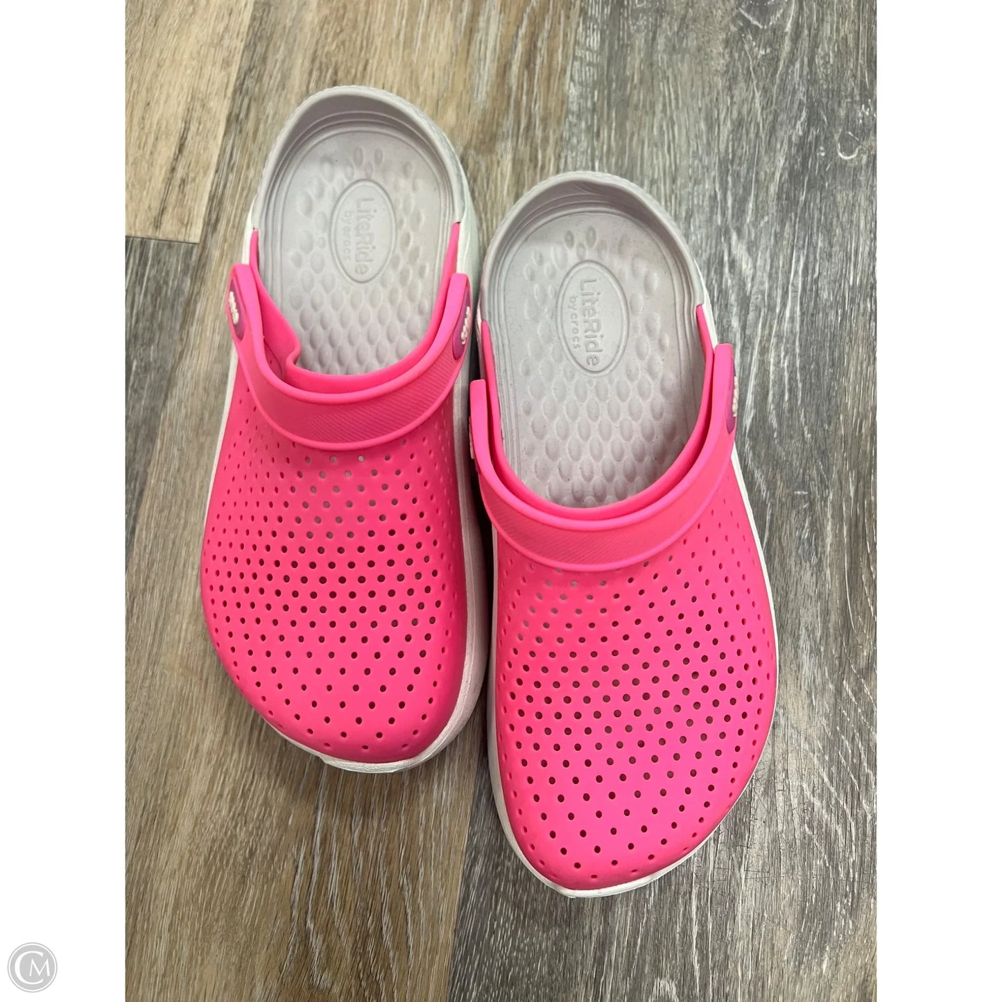 Shoes Flats By Crocs In Pink, Size: 7