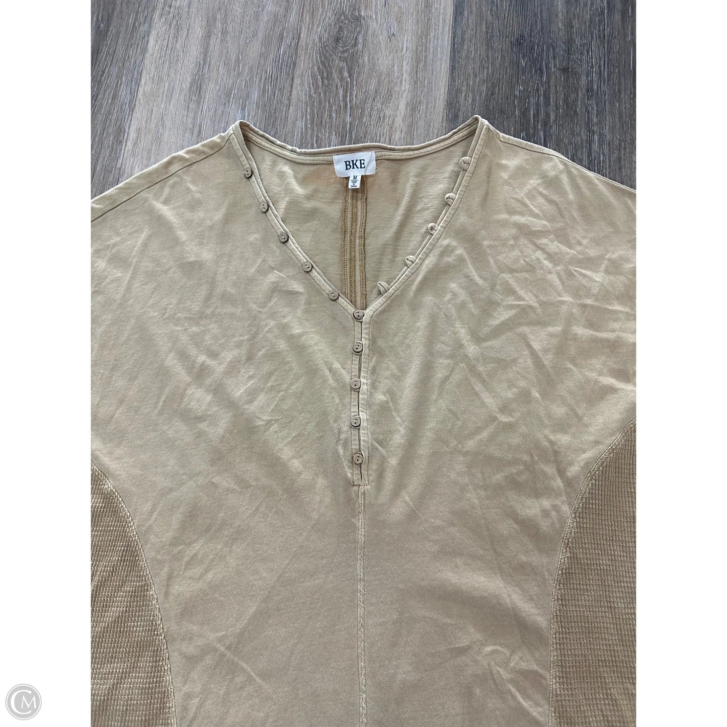 Top Short Sleeve By Bke In Tan, Size: M
