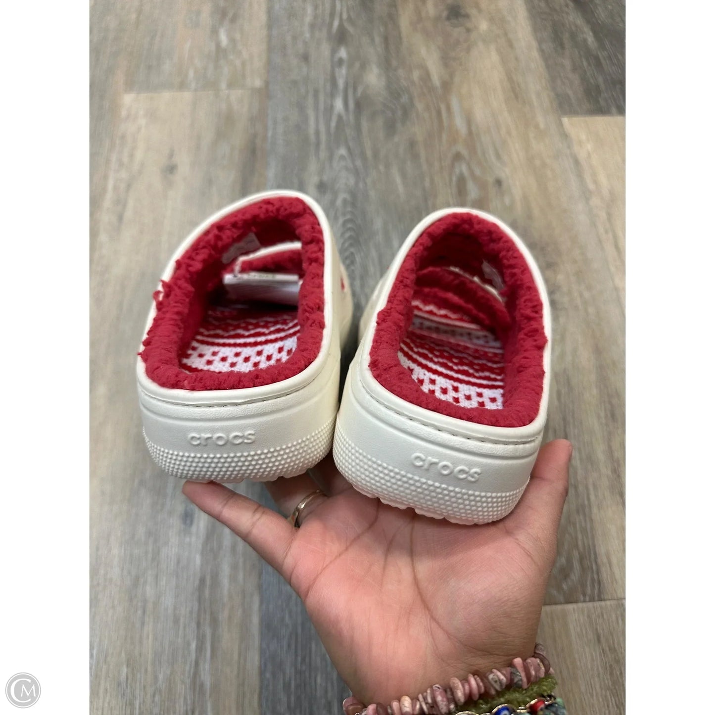 Sandals Flats By Crocs In White, Size: 8