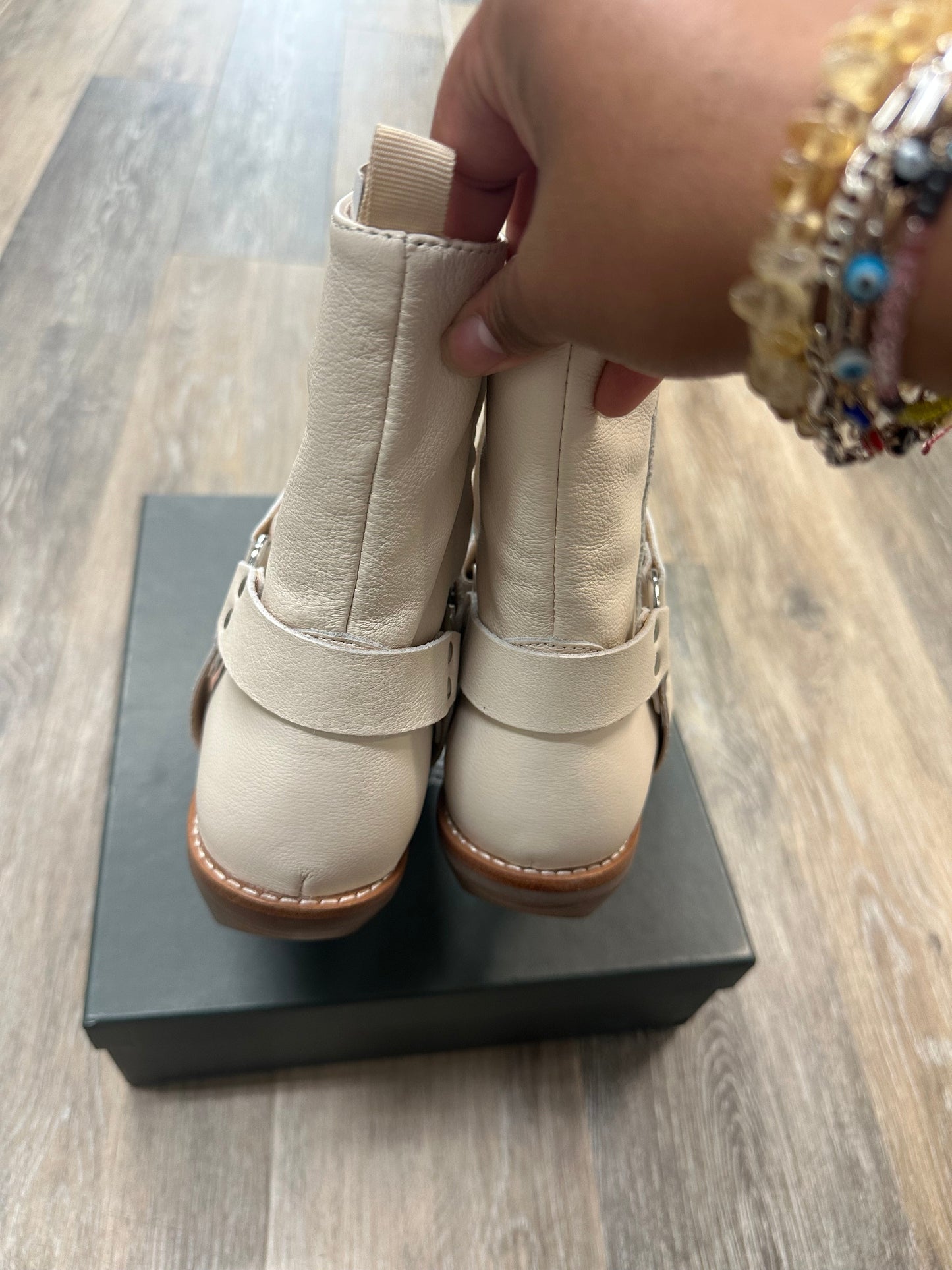 Cream Boots Ankle Heels Silent D, Size 9