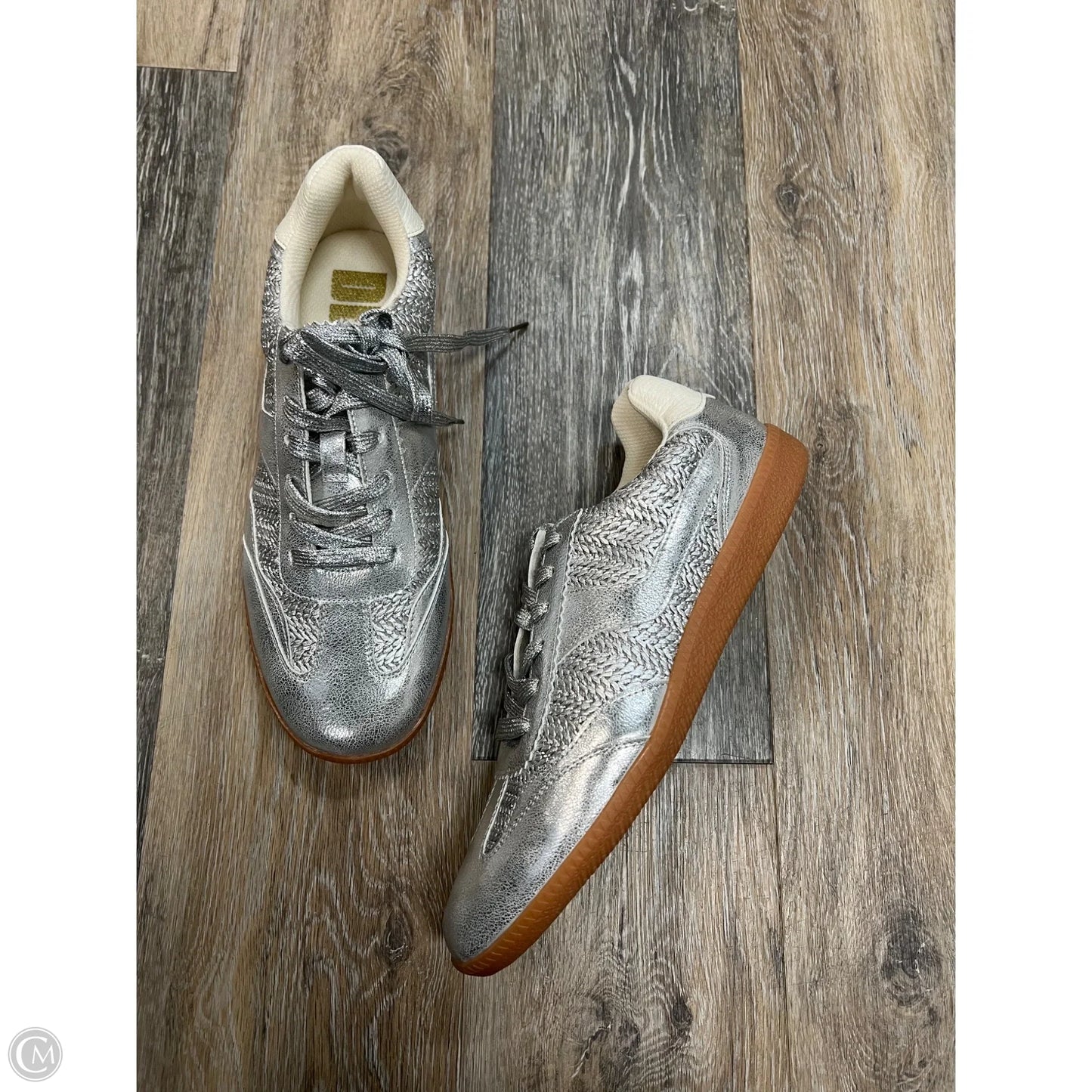 -Shoes Sneakers By Dirty Laundry In Silver, Size: 10