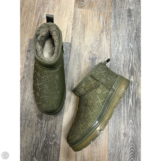 Boots Designer By Ugg In Green, Size: 7