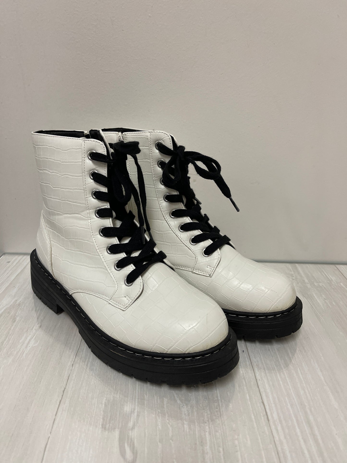 Boots Combat By True Craft In White, Size: 8.5