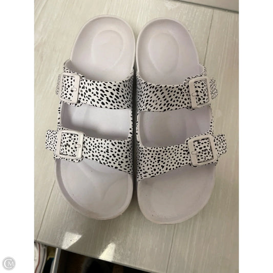 Sandals Flats By No Boundaries In Animal Print, Size: 9