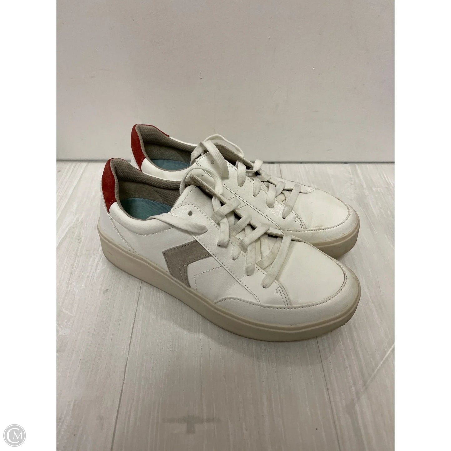 Shoes Sneakers By Dr Scholls In White, Size: 9